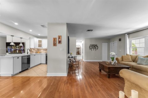 Casa en venta en Miami, Florida, 3 dormitorios, 175.77 m2 № 2075876 - foto 11