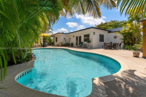 Casa en venta en Miami, Florida, 3 dormitorios, 175.77 m2 № 2075876 - foto 2