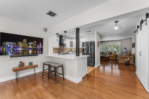 Casa en venta en Miami, Florida, 3 dormitorios, 175.77 m2 № 2075876 - foto 19