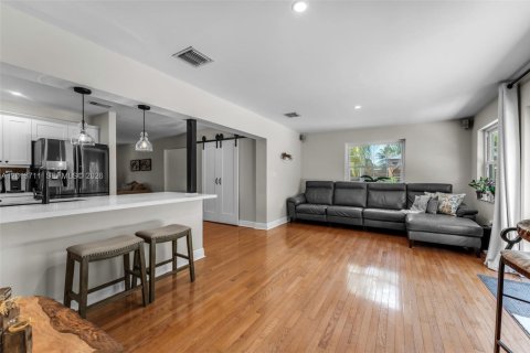 Casa en venta en Miami, Florida, 3 dormitorios, 175.77 m2 № 2075876 - foto 22