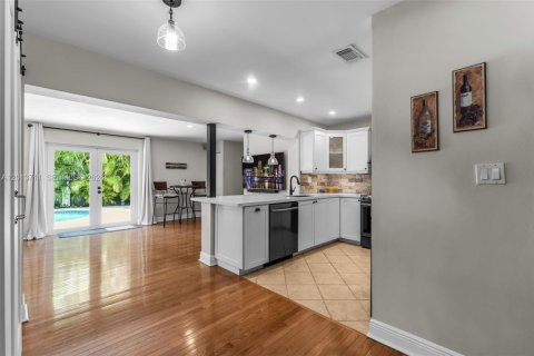 Casa en venta en Miami, Florida, 3 dormitorios, 175.77 m2 № 2075876 - foto 13