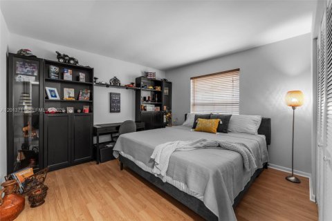 Casa en venta en Miami, Florida, 3 dormitorios, 175.77 m2 № 2075876 - foto 25