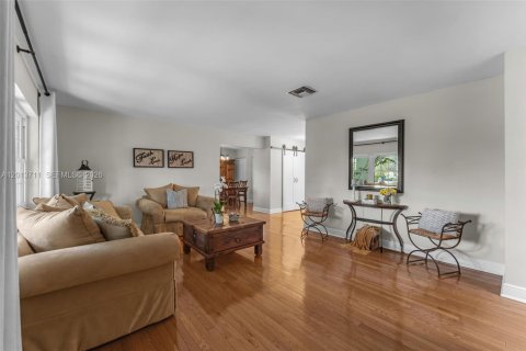 Casa en venta en Miami, Florida, 3 dormitorios, 175.77 m2 № 2075876 - foto 8