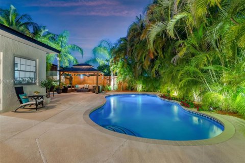 Casa en venta en Miami, Florida, 3 dormitorios, 175.77 m2 № 2075876 - foto 6