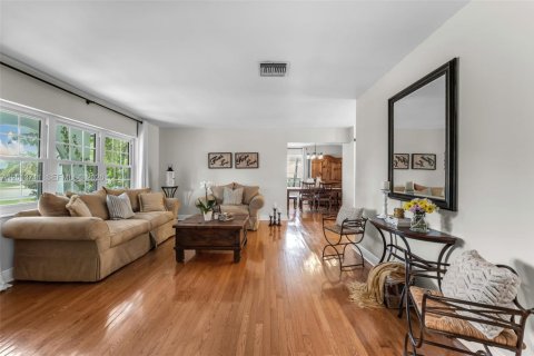 Casa en venta en Miami, Florida, 3 dormitorios, 175.77 m2 № 2075876 - foto 9