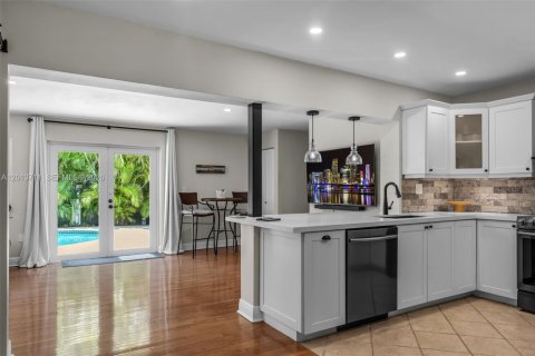 Casa en venta en Miami, Florida, 3 dormitorios, 175.77 m2 № 2075876 - foto 12