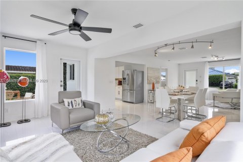 Villa ou maison à vendre à Miami, Floride: 4 chambres, 157.38 m2 № 2428592 - photo 7