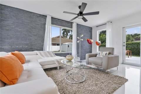 Villa ou maison à vendre à Miami, Floride: 4 chambres, 157.38 m2 № 2428592 - photo 9