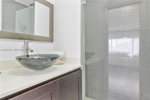 Villa ou maison à vendre à Miami, Floride: 4 chambres, 157.38 m2 № 2428592 - photo 19