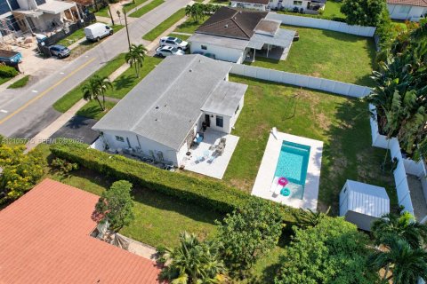 Villa ou maison à Miami, Floride 4 chambres, 157.38 m2 № 2428592