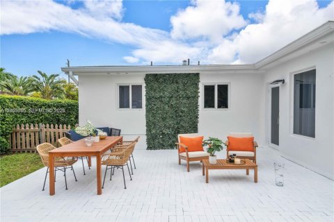 Villa ou maison à vendre à Miami, Floride: 4 chambres, 157.38 m2 № 2428592 - photo 26