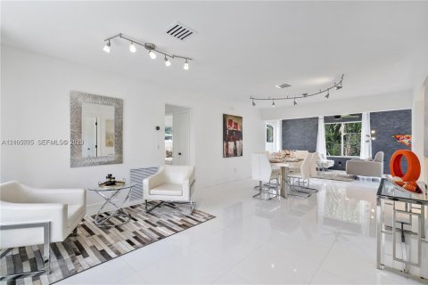 Villa ou maison à vendre à Miami, Floride: 4 chambres, 157.38 m2 № 2428592 - photo 10