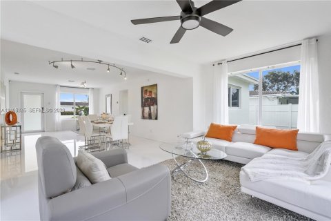 Villa ou maison à vendre à Miami, Floride: 4 chambres, 157.38 m2 № 2428592 - photo 3