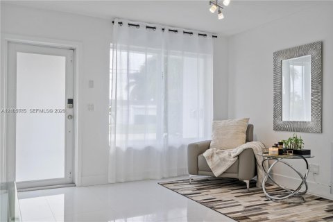Villa ou maison à vendre à Miami, Floride: 4 chambres, 157.38 m2 № 2428592 - photo 6