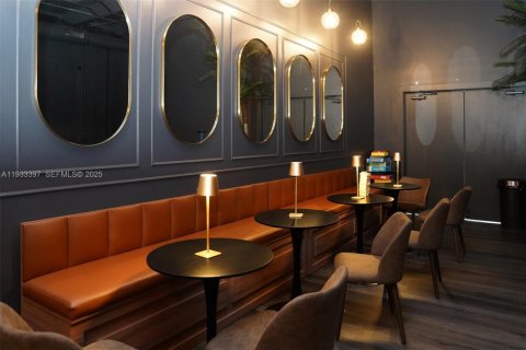 Propiedad comercial en venta en Doral, Florida № 1992175 - foto 10