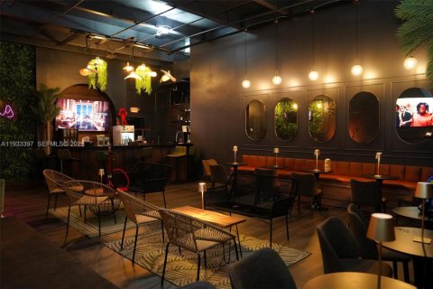 Propiedad comercial en venta en Doral, Florida № 1992175 - foto 4