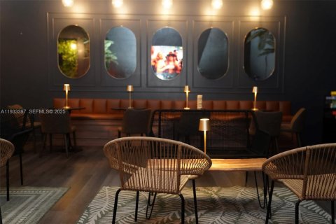 Propiedad comercial en venta en Doral, Florida № 1992175 - foto 12