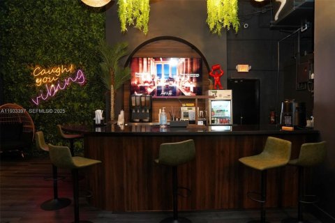 Propiedad comercial en venta en Doral, Florida № 1992175 - foto 7