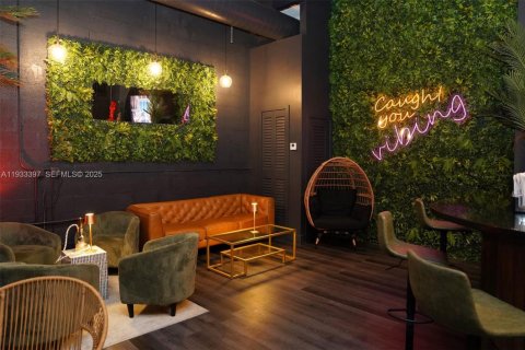 Propiedad comercial en venta en Doral, Florida № 1992175 - foto 2