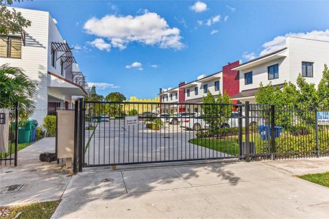 Купить таунхаус в Флорида-Сити, Флорида 4 спальни, 124.02м2, № 1968232 - фото 13