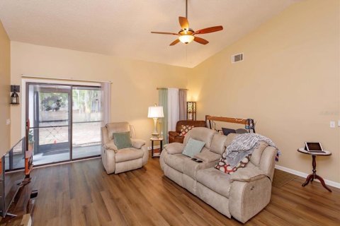 Townhouse in Winter Springs, Florida 2 bedrooms, 108.32 sq.m. № 1678207 - photo 3