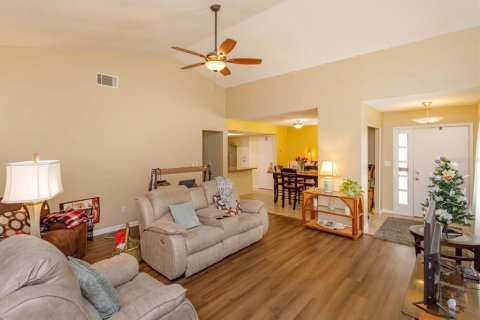 Townhouse in Winter Springs, Florida 2 bedrooms, 108.32 sq.m. № 1678207 - photo 4