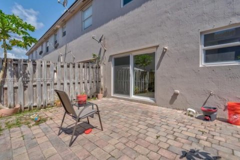 Adosado en venta en Cutler Bay, Florida, 3 dormitorios, 145.11 m2 № 2034800 - foto 19