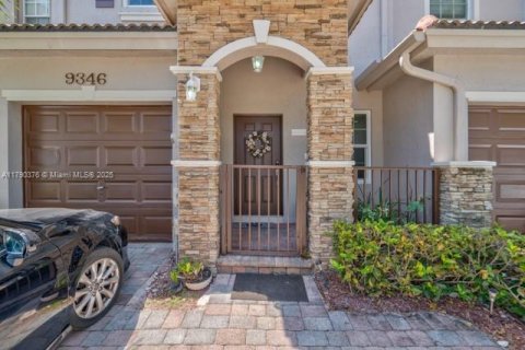 Adosado en venta en Cutler Bay, Florida, 3 dormitorios, 145.11 m2 № 2034800 - foto 3