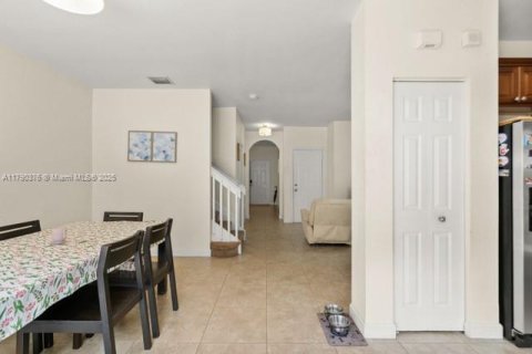 Adosado en venta en Cutler Bay, Florida, 3 dormitorios, 145.11 m2 № 2034800 - foto 10
