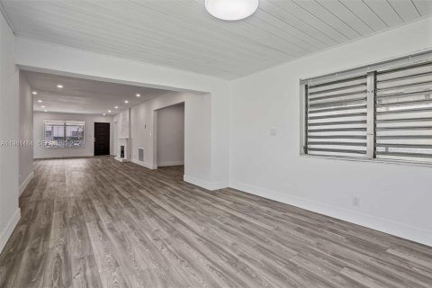 Купить виллу или дом в Холливуд, Флорида 4 спальни, 169.73м2, № 2043363 - фото 18