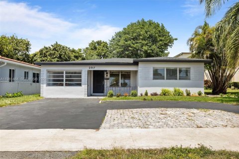 Дом в Холливуд, Флорида 4 спальни, 169.73м2 № 2043363