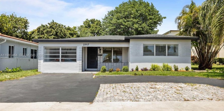 Дом в Холливуд, Флорида 4 спальни, 169.73м2 № 2043363