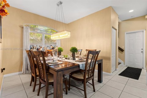 Villa ou maison à louer à Homestead, Floride: 3 chambres, 191.19 m2 № 1987491 - photo 5