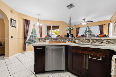 Villa ou maison à louer à Homestead, Floride: 3 chambres, 191.19 m2 № 1987491 - photo 8