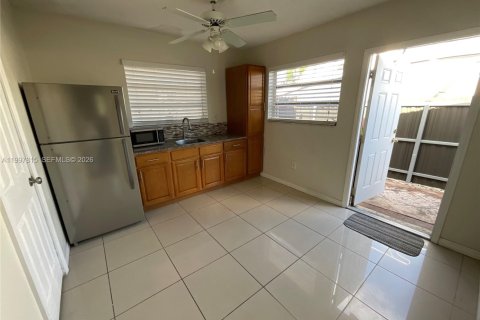 Appartement à louer à Miami, Floride: 1 chambre, 210.33 m2 № 2064154 - photo 4