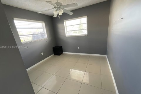 Appartement à louer à Miami, Floride: 1 chambre, 210.33 m2 № 2064154 - photo 14