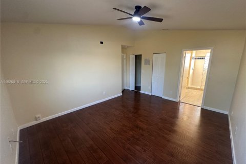 Casa en alquiler en Tamarac, Florida, 4 dormitorios, 176.14 m2 № 1984643 - foto 14