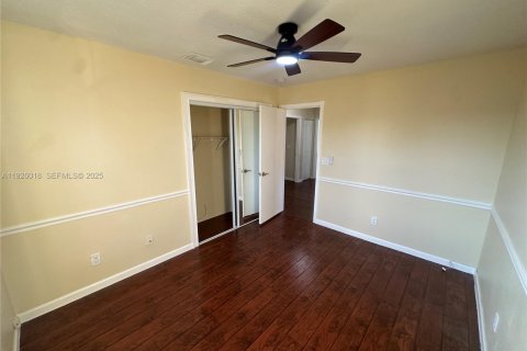 Casa en alquiler en Tamarac, Florida, 4 dormitorios, 176.14 m2 № 1984643 - foto 24