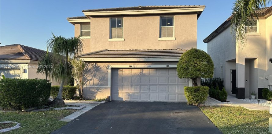 Casa en Tamarac, Florida 4 dormitorios, 176.14 m2 № 1984643