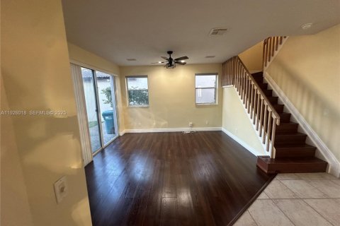 Casa en alquiler en Tamarac, Florida, 4 dormitorios, 176.14 m2 № 1984643 - foto 9