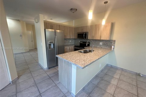 Casa en alquiler en Tamarac, Florida, 4 dormitorios, 176.14 m2 № 1984643 - foto 6