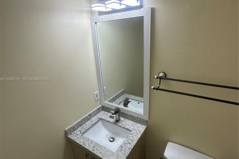 Casa en alquiler en Tamarac, Florida, 4 dormitorios, 176.14 m2 № 1984643 - foto 27