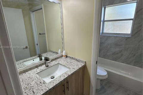 Casa en alquiler en Tamarac, Florida, 4 dormitorios, 176.14 m2 № 1984643 - foto 17