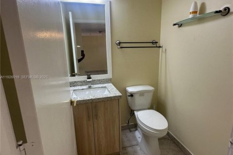 Casa en alquiler en Tamarac, Florida, 4 dormitorios, 176.14 m2 № 1984643 - foto 26