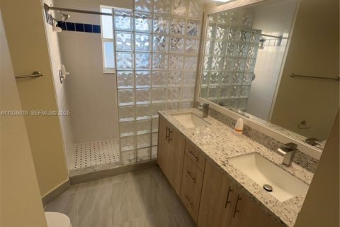 Casa en alquiler en Tamarac, Florida, 4 dormitorios, 176.14 m2 № 1984643 - foto 30