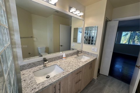 Casa en alquiler en Tamarac, Florida, 4 dormitorios, 176.14 m2 № 1984643 - foto 16