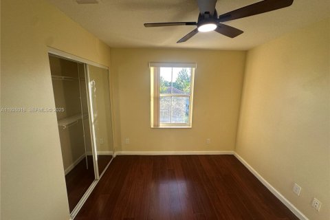 Casa en alquiler en Tamarac, Florida, 4 dormitorios, 176.14 m2 № 1984643 - foto 12