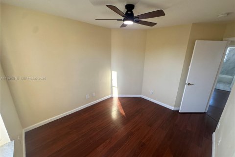 Casa en alquiler en Tamarac, Florida, 4 dormitorios, 176.14 m2 № 1984643 - foto 11