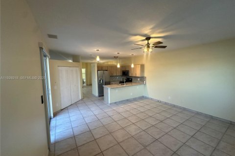 Casa en alquiler en Tamarac, Florida, 4 dormitorios, 176.14 m2 № 1984643 - foto 4