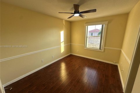 Casa en alquiler en Tamarac, Florida, 4 dormitorios, 176.14 m2 № 1984643 - foto 23